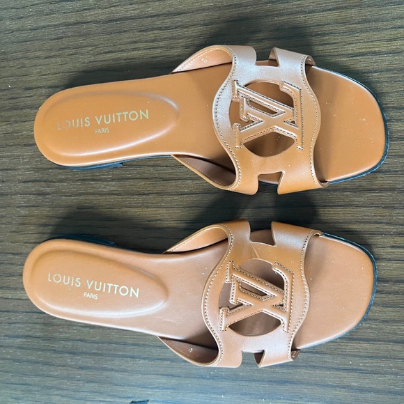 Louis Vuitton Shoes - LV isola Flat mule